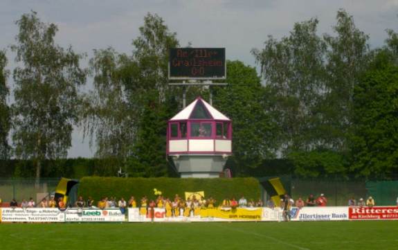 Heinrich-O&szlig;wald-Stadion - Sprecherturm und FSV-Fans