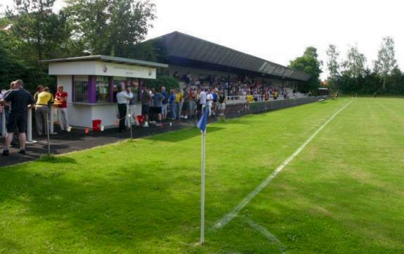 Heinrich-O&szlig;wald-Stadion - Trib&uuml;ne besetzt