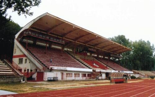 tadi&oacute;n tiavničky - Haupttrib&uuml;ne Vorderansicht