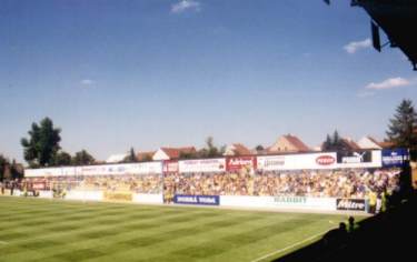 U stadi&oacute;nu - Hintertorbereich besetzt
