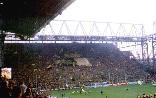 Westfalenstadion - S&uuml;dtrib&uuml;ne mit Intro BVB-Fans
