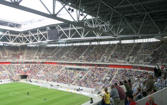 Multifunktionsarena D&uuml;sseldorf - Hintertorseite, G&auml;steblock in der Diagonalen links