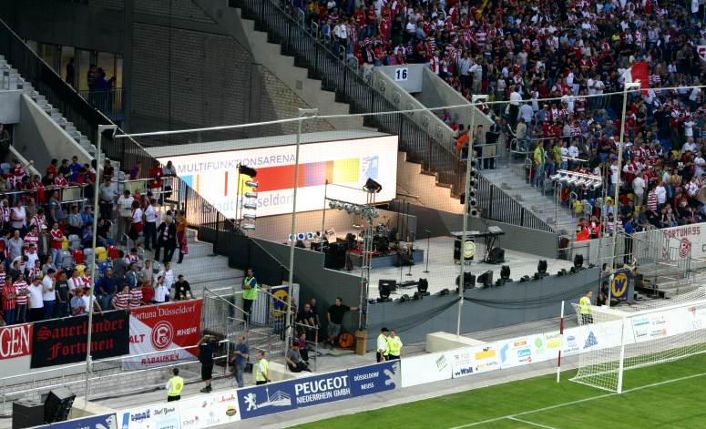 Multifunktionsarena D&uuml;sseldorf - L&uuml;cke in der Trib&uuml;ne, L&uuml;cke im Konzept?