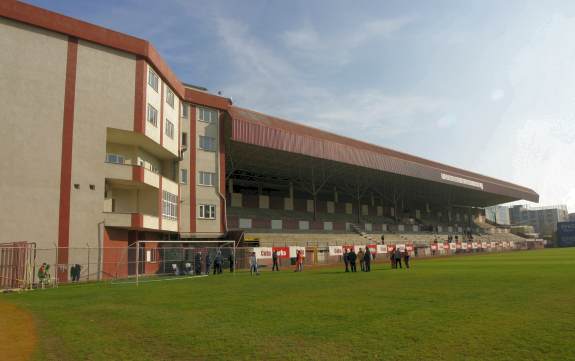 G&uuml;ng&ouml;ren Mimar Yahya Bas - Gegentrib&uuml;ne