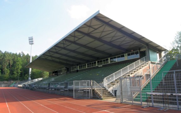 Waldstadion - Trib&uuml;ne Frontansicht