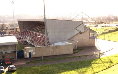 Sixfields Community Stadium - Haupttrib&uuml;ne leer