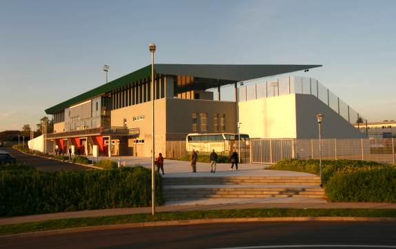 Sportplatz Husterh&ouml;he - Trib&uuml;ne Au&szlig;enansicht