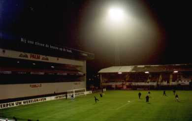 Stadion Bosuil - Haupt- und VIP-Trib&uuml;ne