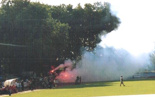 Stadion R�sselsheim - ... und mit Feuer