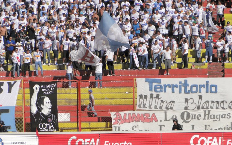 Estadio Cuscatl&aacute;n