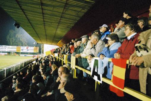 Stade Leburton - Blick &uuml;ber die Trib&uuml;ne