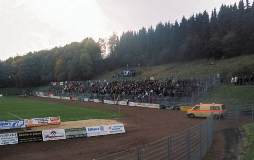 Stadion Zur Sonnenblume - L&auml;ngsseite zwei mit G&auml;steblock im hinteren Bereich