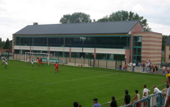 Stade des Boscail - Vereinsheim mit verwaisten VIP-Pl&auml;tzen